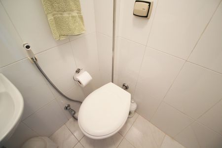 Apartamento à venda com 98m², 2 quartos e 2 vagas Apartamento à venda com 98m², 2 quartos e 2 vagasBanheiro de serviço