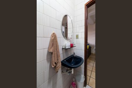 Casa à venda com 197m², 4 quartos e 2 vagas Casa à venda com 197m², 4 quartos e 2 vagasEdícula - Banheiro 1