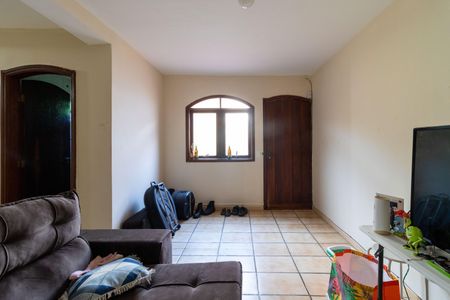 Casa à venda com 197m², 4 quartos e 2 vagas Casa à venda com 197m², 4 quartos e 2 vagasEdícula - Sala