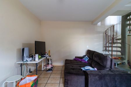 Casa à venda com 197m², 4 quartos e 2 vagas Casa à venda com 197m², 4 quartos e 2 vagasEdícula - Sala