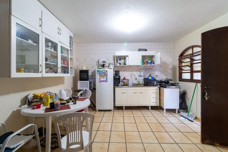 Casa à venda com 197m², 4 quartos e 2 vagas Casa à venda com 197m², 4 quartos e 2 vagasEdícula - Cozinha