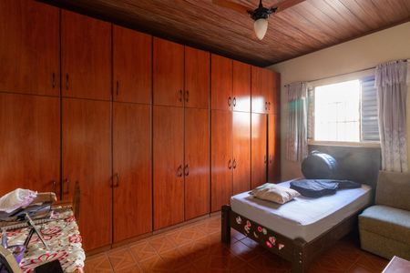 Casa à venda com 197m², 4 quartos e 2 vagas Casa à venda com 197m², 4 quartos e 2 vagasQuarto 1