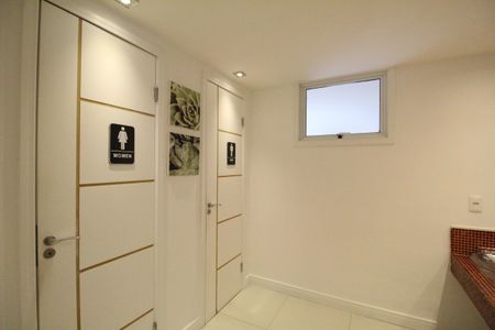 Casa à venda com 523m², 4 quartos e 2 vagasBanheiro 1