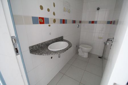 Casa à venda com 523m², 4 quartos e 2 vagasBanheiro 3