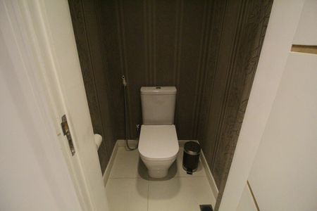 Casa à venda com 523m², 4 quartos e 2 vagasBanheiro 1