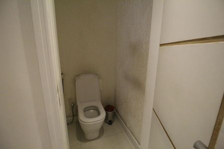 Casa à venda com 523m², 4 quartos e 2 vagasBanheiro 1