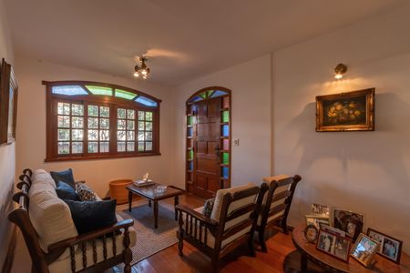 Casa à venda com 313m², 5 quartos e 2 vagas Casa à venda com 313m², 5 quartos e 2 vagasSala 1