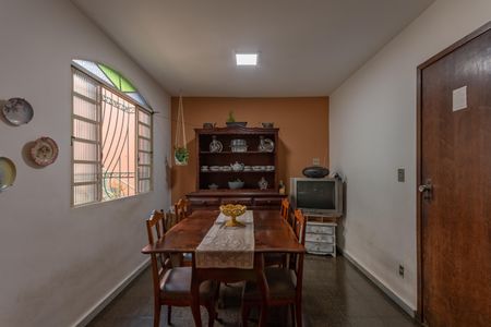 Casa à venda com 313m², 5 quartos e 2 vagas Casa à venda com 313m², 5 quartos e 2 vagasSala 3