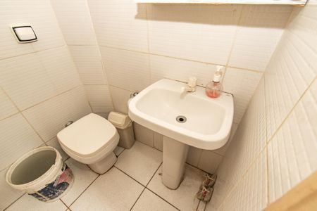 Casa à venda com 250m², 4 quartos e 1 vaga Casa à venda com 250m², 4 quartos e 1 vagaBanheiro de serviço