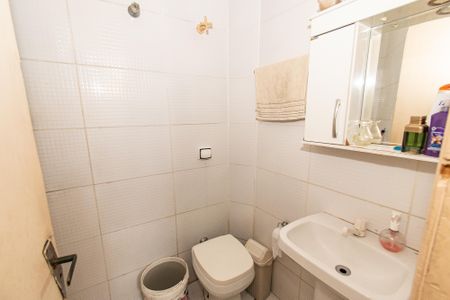 Casa à venda com 250m², 4 quartos e 1 vaga Casa à venda com 250m², 4 quartos e 1 vagaBanheiro de serviço