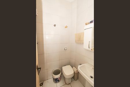 Casa à venda com 250m², 4 quartos e 1 vaga Casa à venda com 250m², 4 quartos e 1 vagaBanheiro de serviço