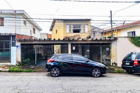Casa à venda com 141m², 2 quartos e 3 vagas Casa à venda com 141m², 2 quartos e 3 vagasFachada