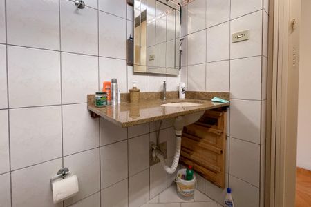 Casa à venda com 233m², 4 quartos e 4 vagas Casa à venda com 233m², 4 quartos e 4 vagasBanheiro Social