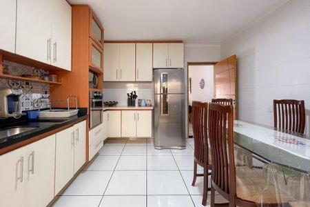 Casa à venda com 233m², 4 quartos e 4 vagas Casa à venda com 233m², 4 quartos e 4 vagasCozinha