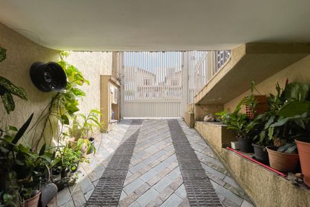 Casa à venda com 233m², 4 quartos e 4 vagas Casa à venda com 233m², 4 quartos e 4 vagasGaragem