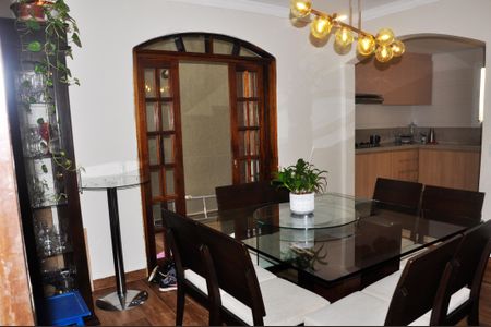 Casa à venda com 280m², 3 quartos e 2 vagas Casa à venda com 280m², 3 quartos e 2 vagasCopa