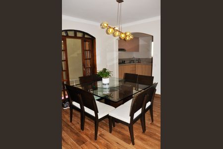 Casa à venda com 280m², 3 quartos e 2 vagas Casa à venda com 280m², 3 quartos e 2 vagasCopa