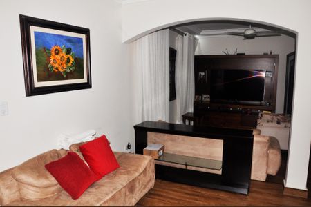 Casa à venda com 280m², 3 quartos e 2 vagas Casa à venda com 280m², 3 quartos e 2 vagasDetalhe - Sala