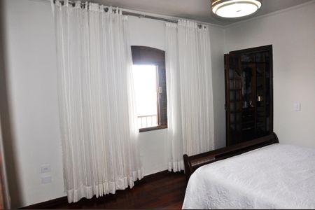 Casa à venda com 280m², 3 quartos e 2 vagas Casa à venda com 280m², 3 quartos e 2 vagasDetalhe - Quarto 01 com Closet e Suíte