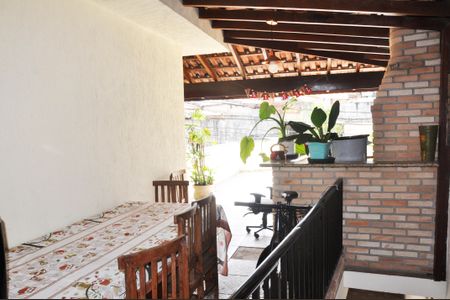 Casa à venda com 280m², 3 quartos e 2 vagas Casa à venda com 280m², 3 quartos e 2 vagasDetalhe - Varanda e Churrasqueira