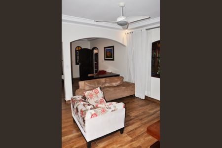 Casa à venda com 280m², 3 quartos e 2 vagas Casa à venda com 280m², 3 quartos e 2 vagasDetalhe - Sala
