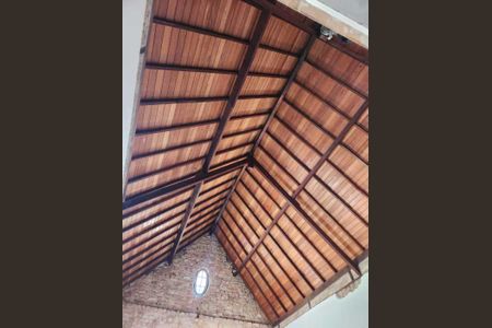 Casa à venda com 178m², 2 quartos e sem vaga