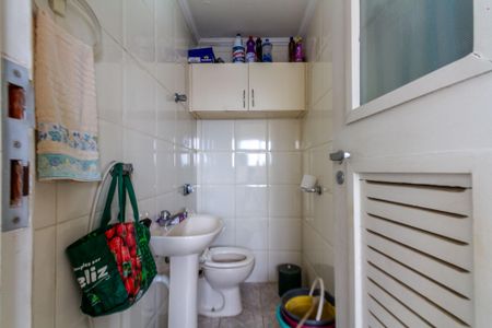 Apartamento à venda com 240m², 3 quartos e 2 vagasBanheiro de Serviço