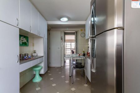 Apartamento à venda com 240m², 3 quartos e 2 vagasCozinha