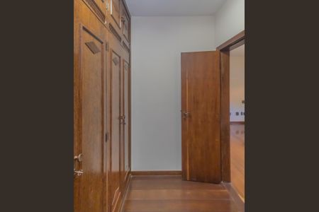 Casa à venda com 436m², 5 quartos e 2 vagas Casa à venda com 436m², 5 quartos e 2 vagasFoto 37