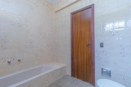 Casa à venda com 436m², 5 quartos e 2 vagas Casa à venda com 436m², 5 quartos e 2 vagasFoto 22
