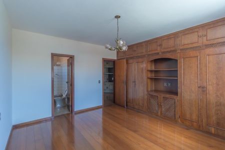 Casa à venda com 436m², 5 quartos e 2 vagas Casa à venda com 436m², 5 quartos e 2 vagasFoto 25