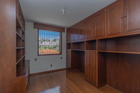 Casa à venda com 436m², 5 quartos e 2 vagas Casa à venda com 436m², 5 quartos e 2 vagasFoto 28