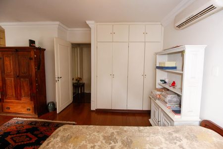 Apartamento à venda com 136m², 2 quartos e 2 vagasSuíte