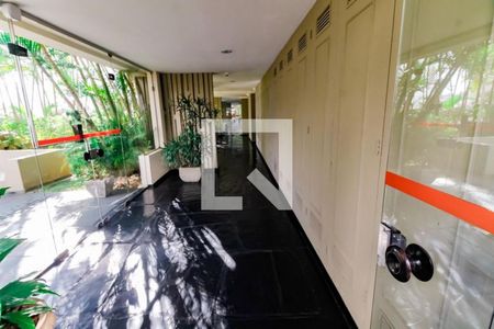 Apartamento à venda com 136m², 2 quartos e 2 vagasHall social