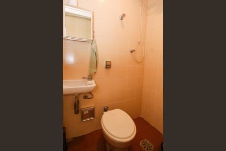 Apartamento à venda com 136m², 2 quartos e 2 vagasBanheiro de serviço