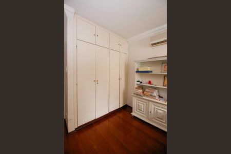 Apartamento à venda com 136m², 2 quartos e 2 vagasSuíte