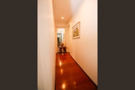 Apartamento à venda com 136m², 2 quartos e 2 vagasCorredor