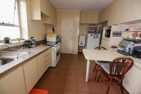 Apartamento à venda com 136m², 2 quartos e 2 vagasCozinha