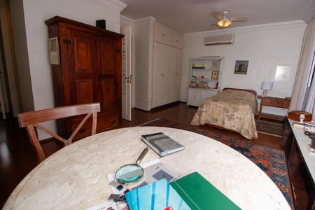 Apartamento à venda com 136m², 2 quartos e 2 vagasSuíte