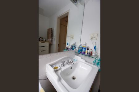 Apartamento à venda com 136m², 2 quartos e 2 vagasBanheiro