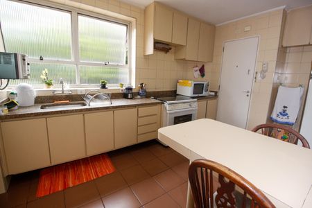 Apartamento à venda com 136m², 2 quartos e 2 vagasCozinha