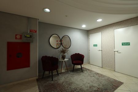 Apartamento à venda com 70m², 2 quartos e 2 vagasHall social