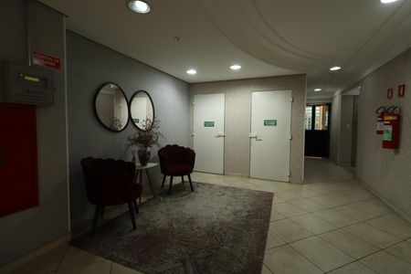 Apartamento à venda com 70m², 2 quartos e 2 vagasHall social