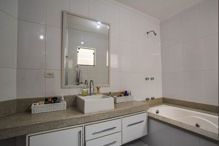 Casa à venda com 274m², 4 quartos e 4 vagasBanheiro da Suíte 2