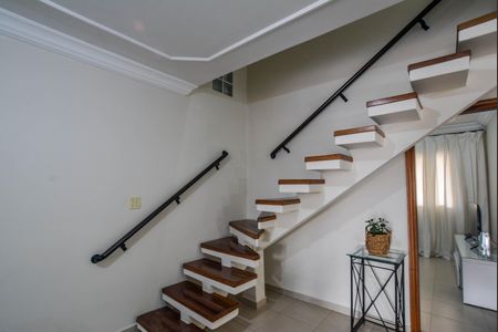 Casa à venda com 274m², 4 quartos e 4 vagasEscada