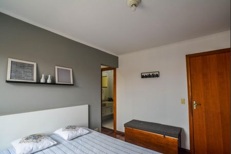 Casa à venda com 274m², 4 quartos e 4 vagasSuíte 1