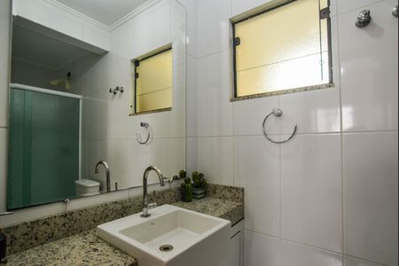 Casa à venda com 274m², 4 quartos e 4 vagasBanheiro da Suíte 1