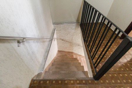 Casa de condomínio para alugar com 120m², 3 quartos e 1 vaga Casa de condomínio para alugar com 120m², 3 quartos e 1 vagaEscada