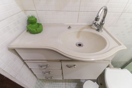 Casa de condomínio para alugar com 120m², 3 quartos e 1 vaga Casa de condomínio para alugar com 120m², 3 quartos e 1 vagaBanheiro da Suíte