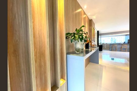 Apartamento à venda com 230m², 5 quartos e 4 vagas Apartamento à venda com 230m², 5 quartos e 4 vagasSala